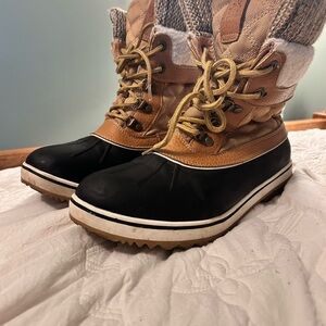 Two-Tone Winter Boots with Fur Lining